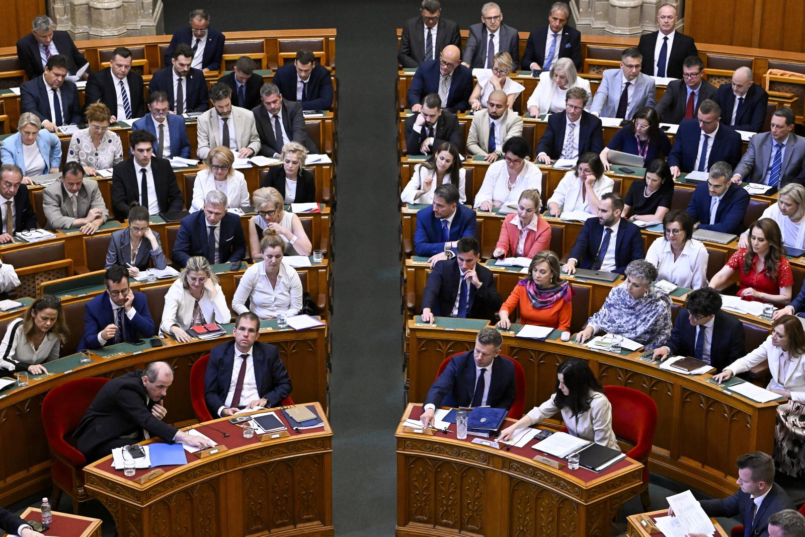 Jövő hétre is rendkívüli parlamenti ülést kezdeményezett Ruff Bálint