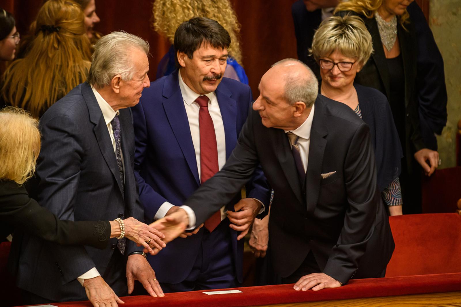 Áder János zokon vette, hogy Magyar Péter pénzszivattyúnak nevezte az alapítványát, bizonyítékokat vagy bocsánatkérést vár tőle