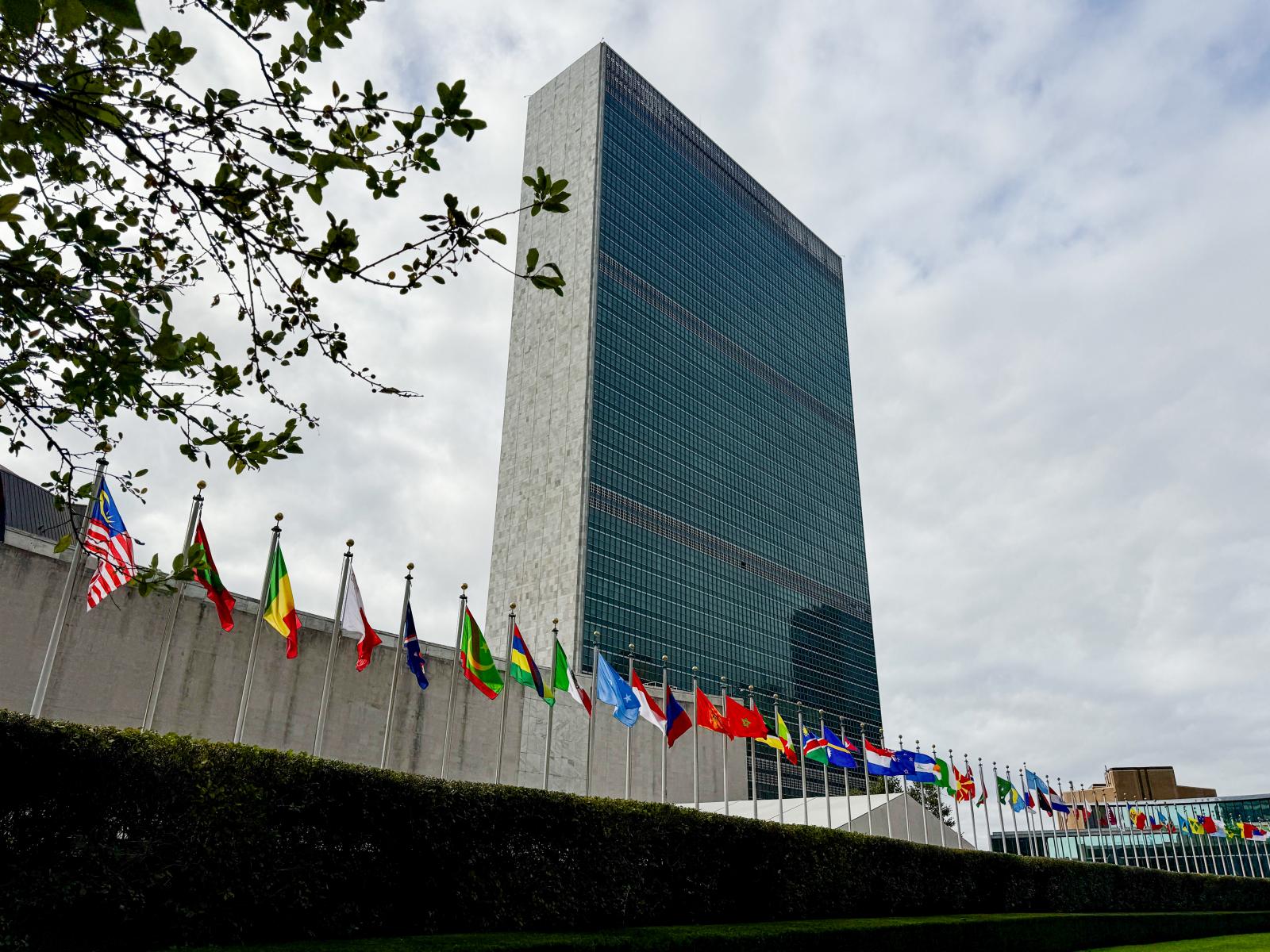 Tibeti zászlóval a kezében gyújtotta fel magát egy férfi az ENSZ New York-i székháza előtt