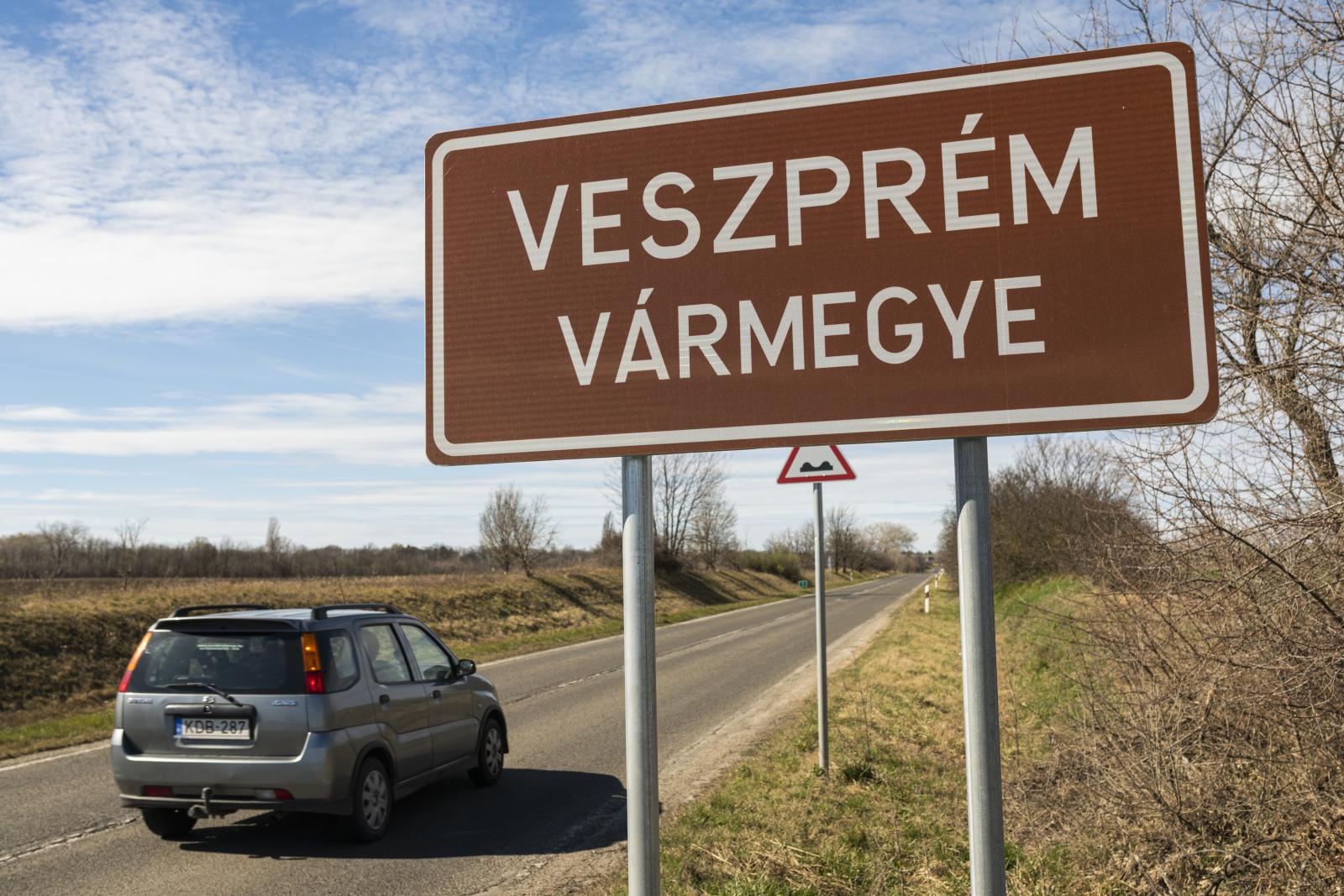 Nem lehet újra felhasználni a régi megyenévtáblákat