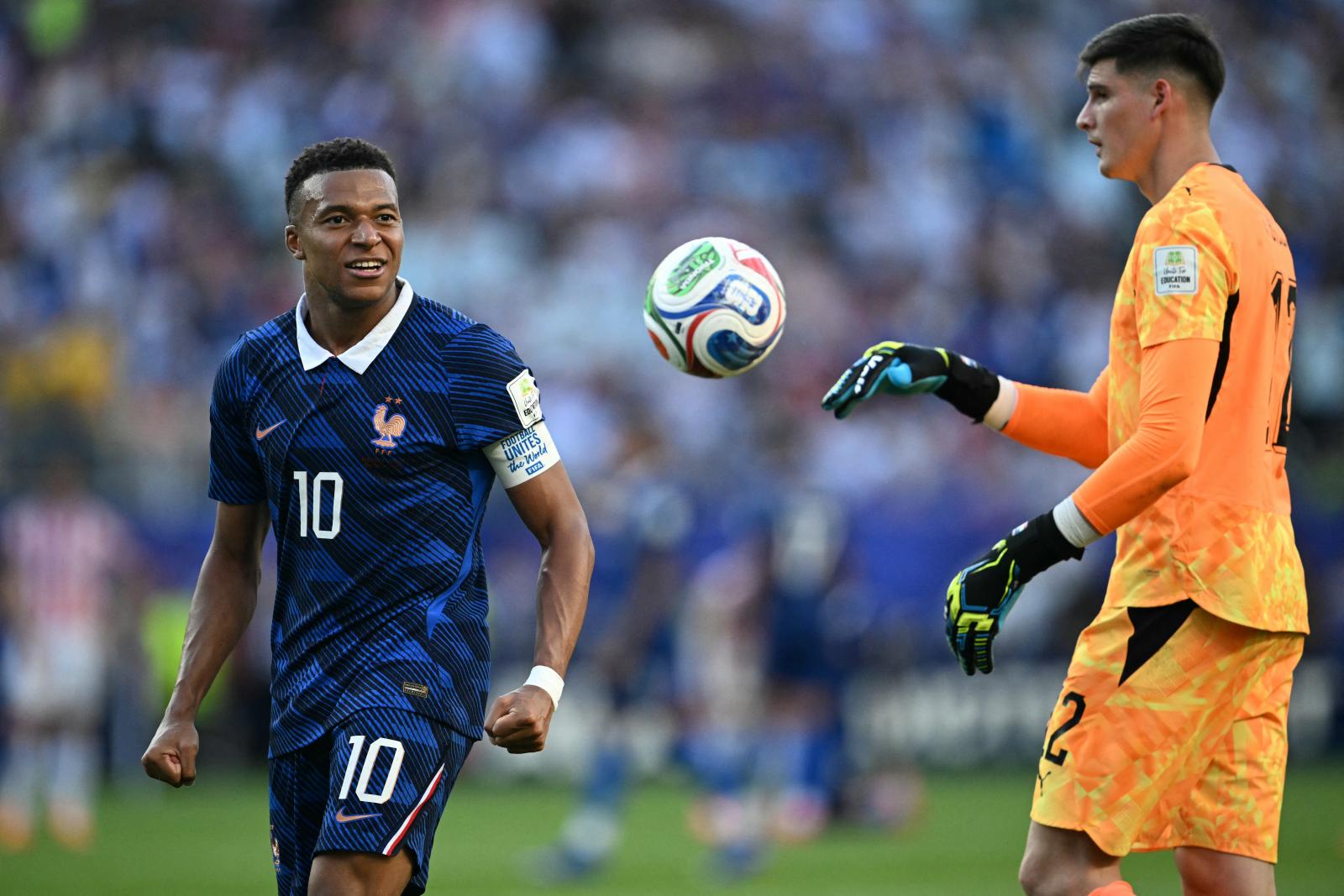 Mocskos játék miatt lökdösődött a világbajnoki nyolcaddöntőben Kylian Mbappé