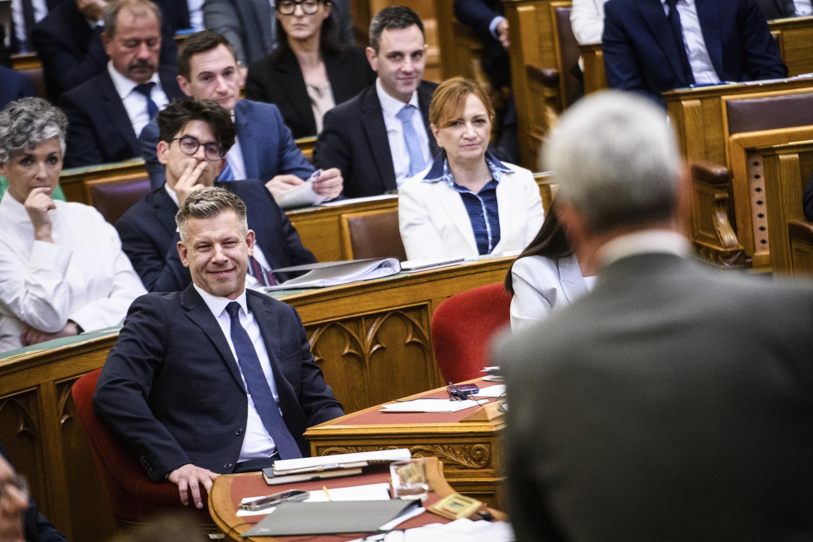 Itt akadálypálya a társadalmi részvétel kiépítése is, nem segít, hogy Magyar Péter hazugtrógerezik a parlamentben