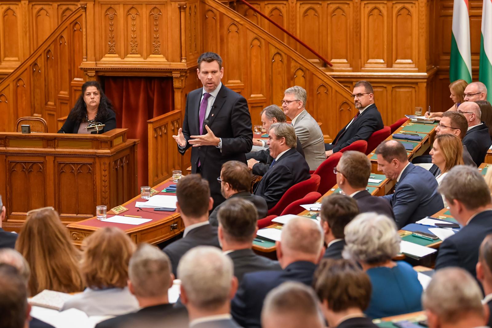 Vitézy Dávid: Öt hazugság a Fidesztől, hogy miért nem hozták haza a magyarok pénzét Brüsszelből