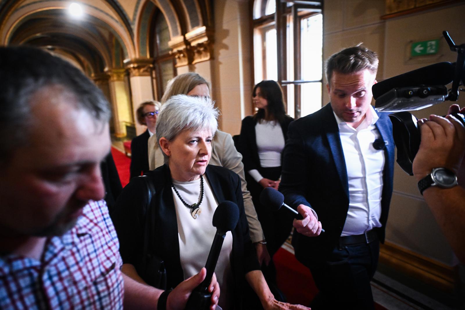 A Fidesz „vendégeként” dolgozik Bohár Dániel a Parlamentben, Forsthoffer Ágnes vizsgálatot rendelt el