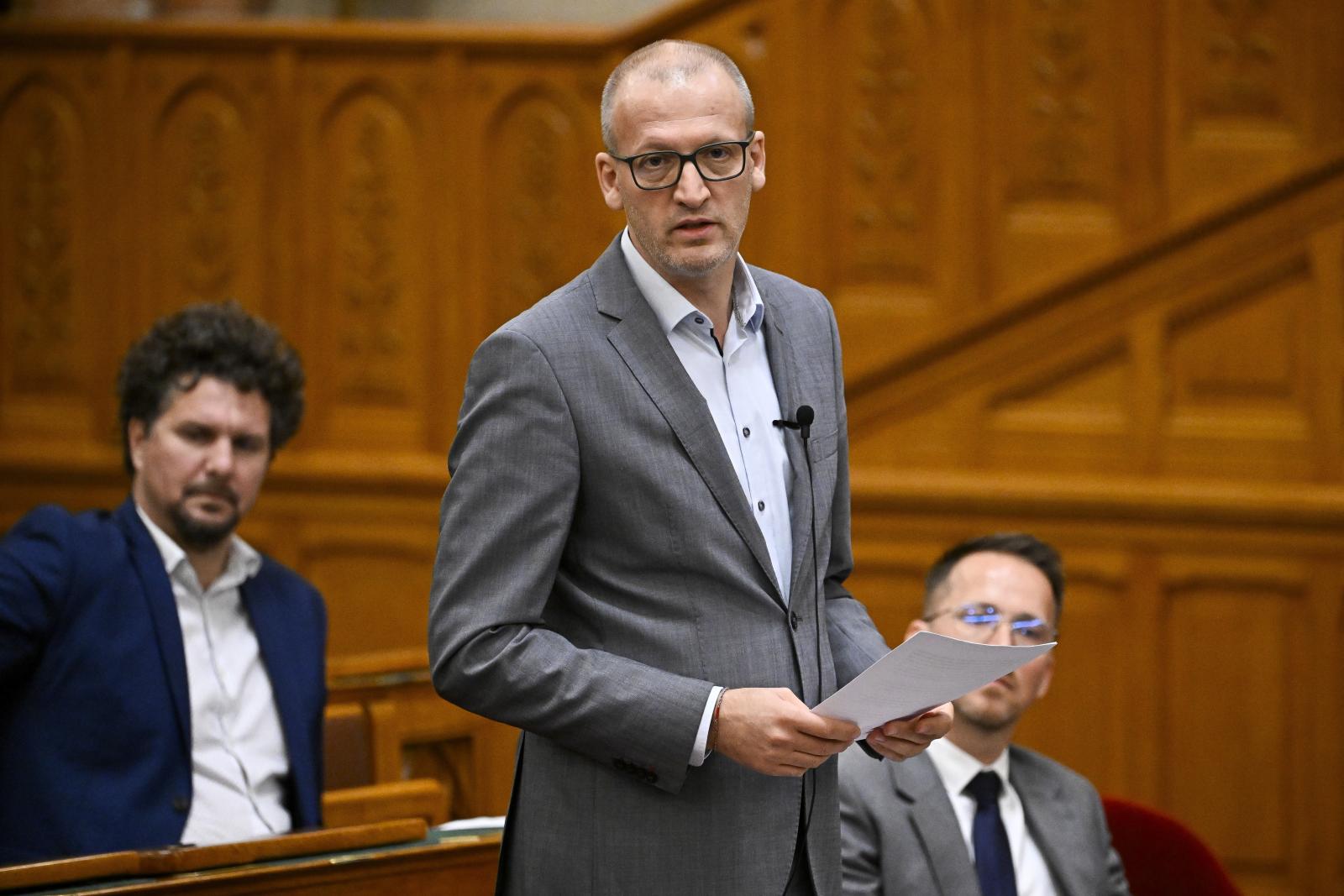 Tarr Zoltán: Ez már nem az a világ, ahol a kormány beleszólhat abba, mit és hogyan kell vizsgálnia a hatóságoknak