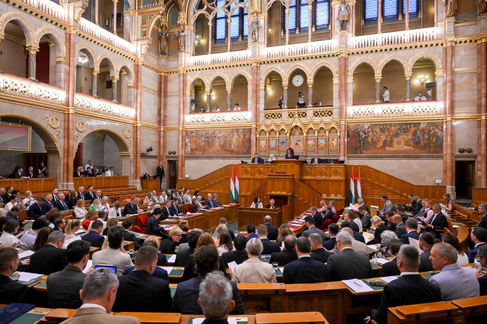 Döntött az Országgyűlés, felfüggesztik a pedagógusok teljesítményértékelését