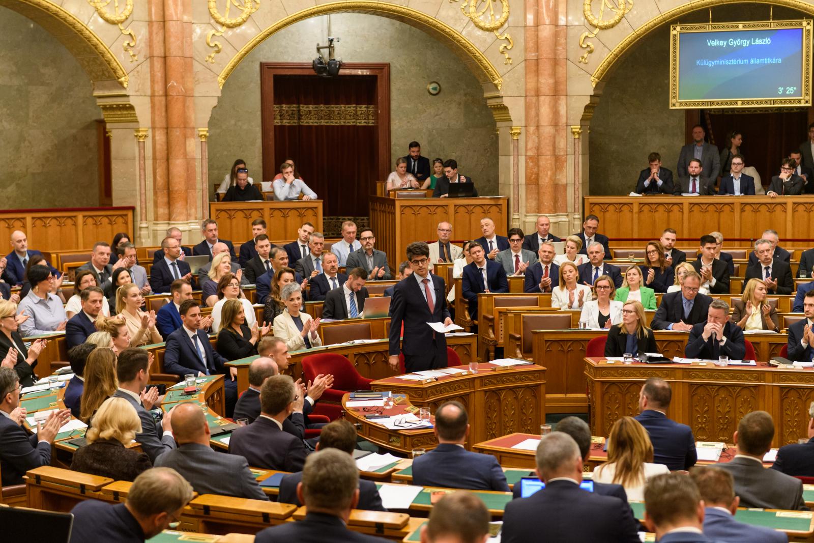 Kormánypárti válasz az ellenzéki önkényvádra: A magyarok áprilisban visszavették a hazájukat, mi visszaállítjuk, amit önök 16 év alatt tönkretettek