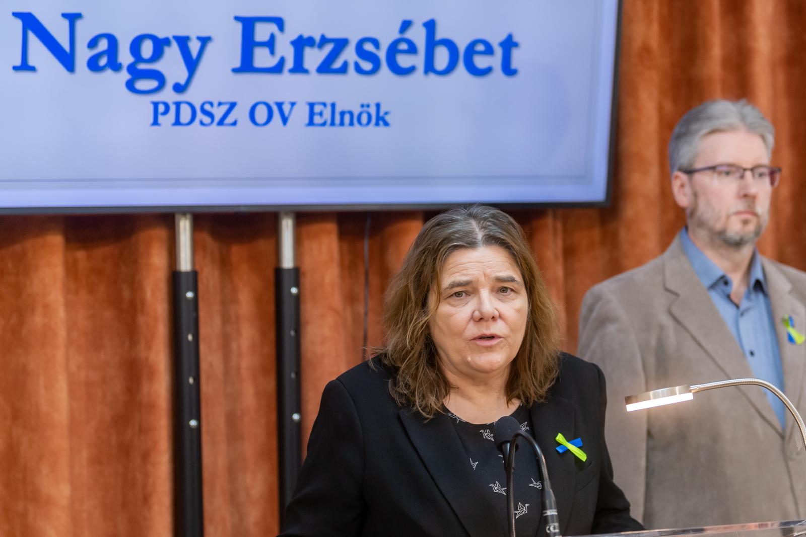 Elfogadta a javaslatot Lannert Judit tárcája, mégsem állítanak képviseleti küszöböt a szakszervezetek elé