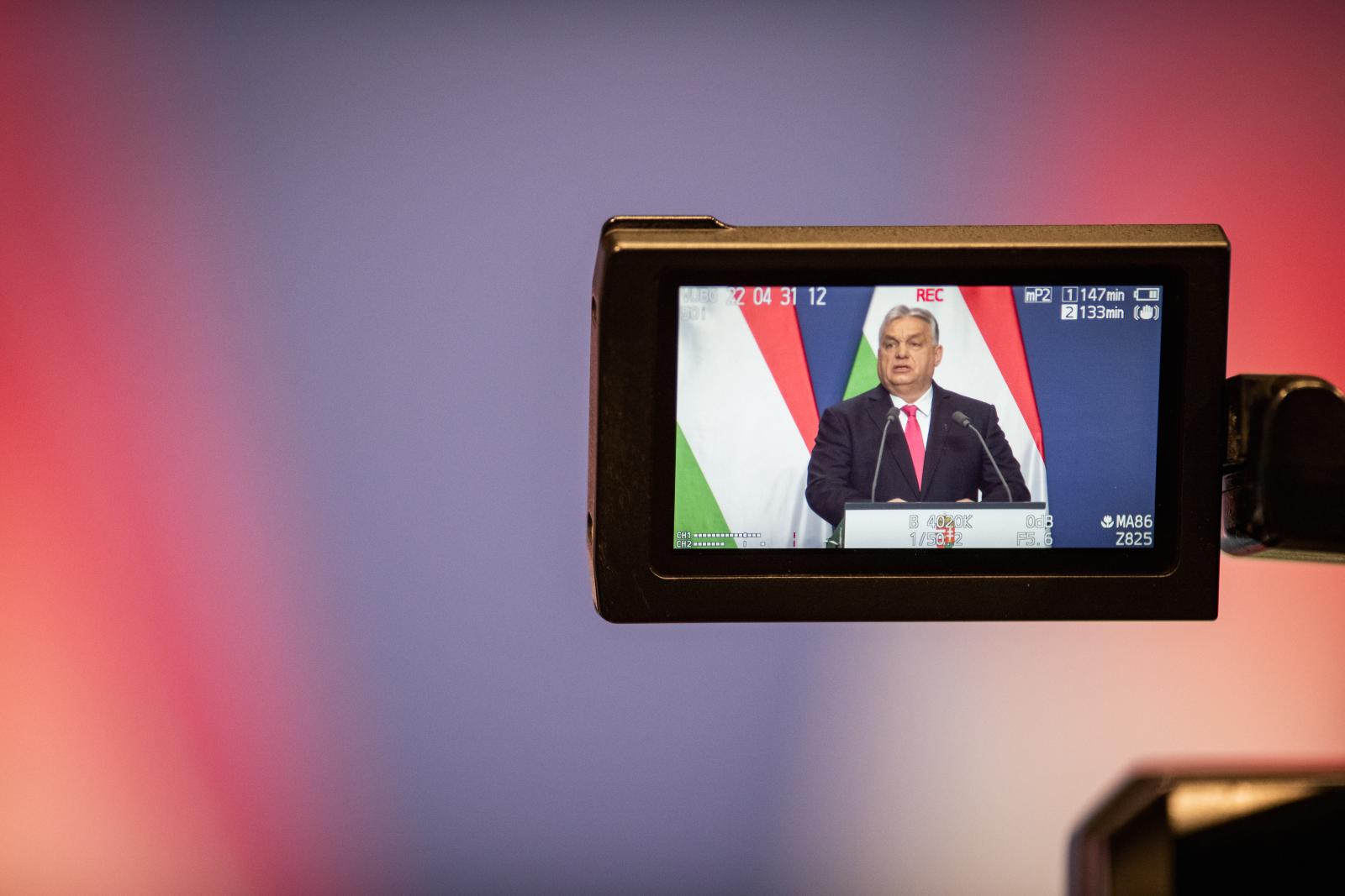 Orbán Viktor reagált a köztévé lekapcsolására