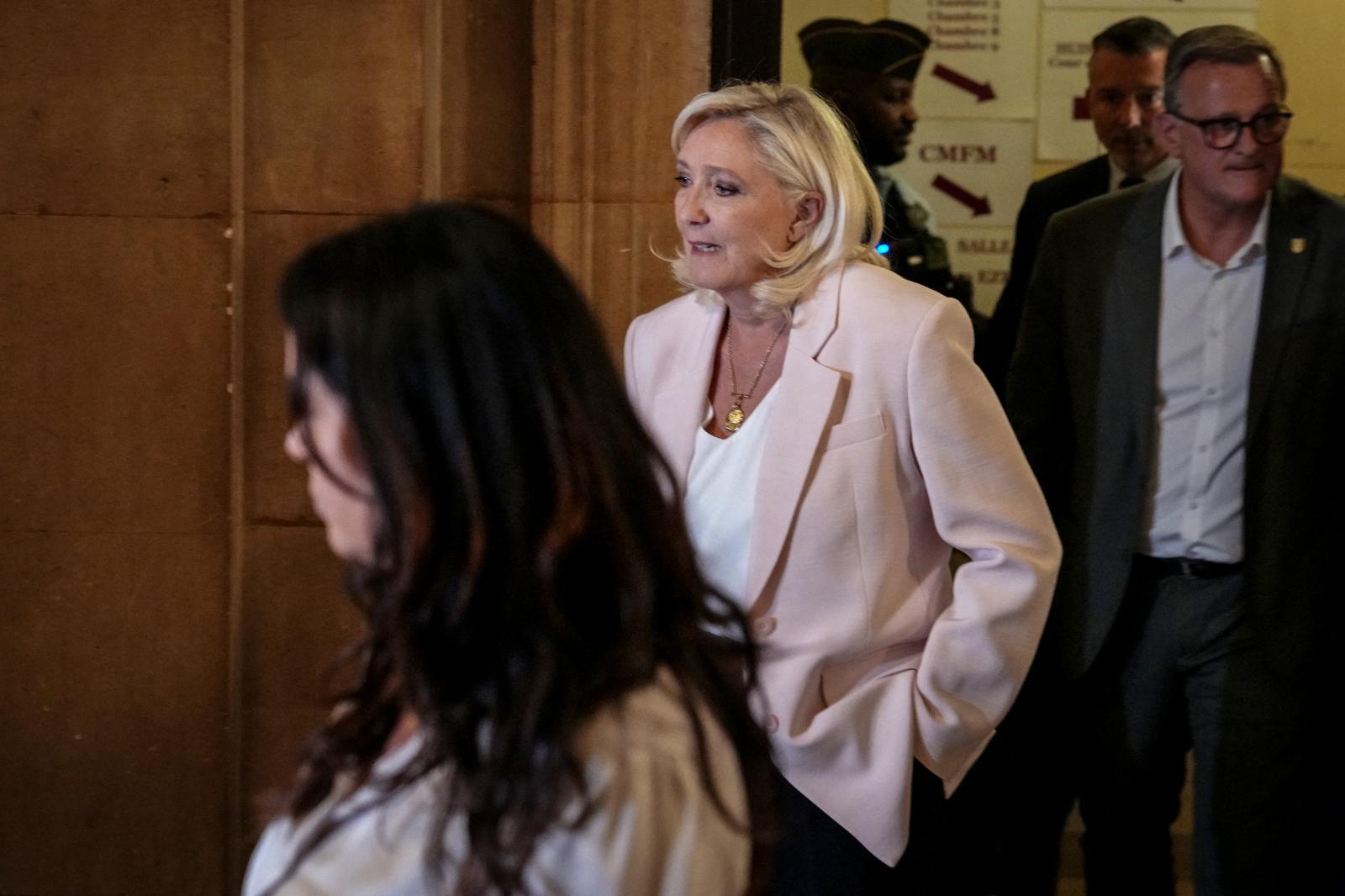 Marine Le Pen bejelentette, hogy elindul a jövő évi elnökválasztáson