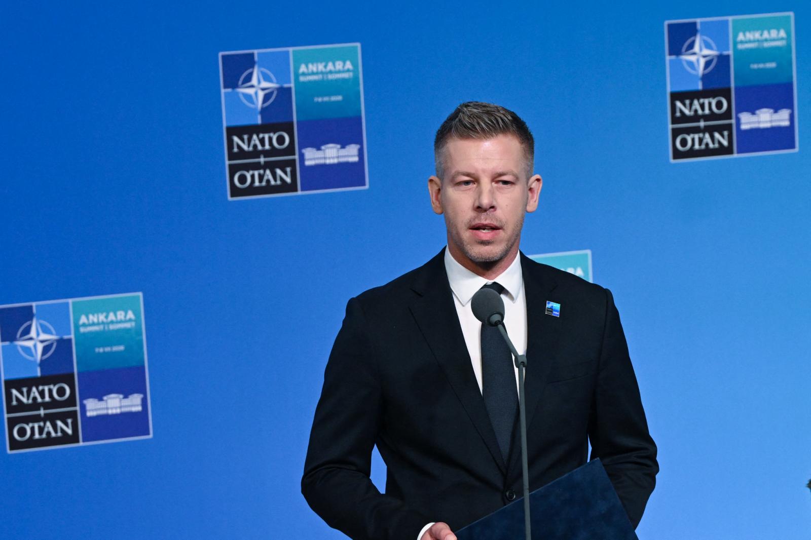 Magyar Péter: Konstruktív és megbízható szövetségesei leszünk a NATO-nak