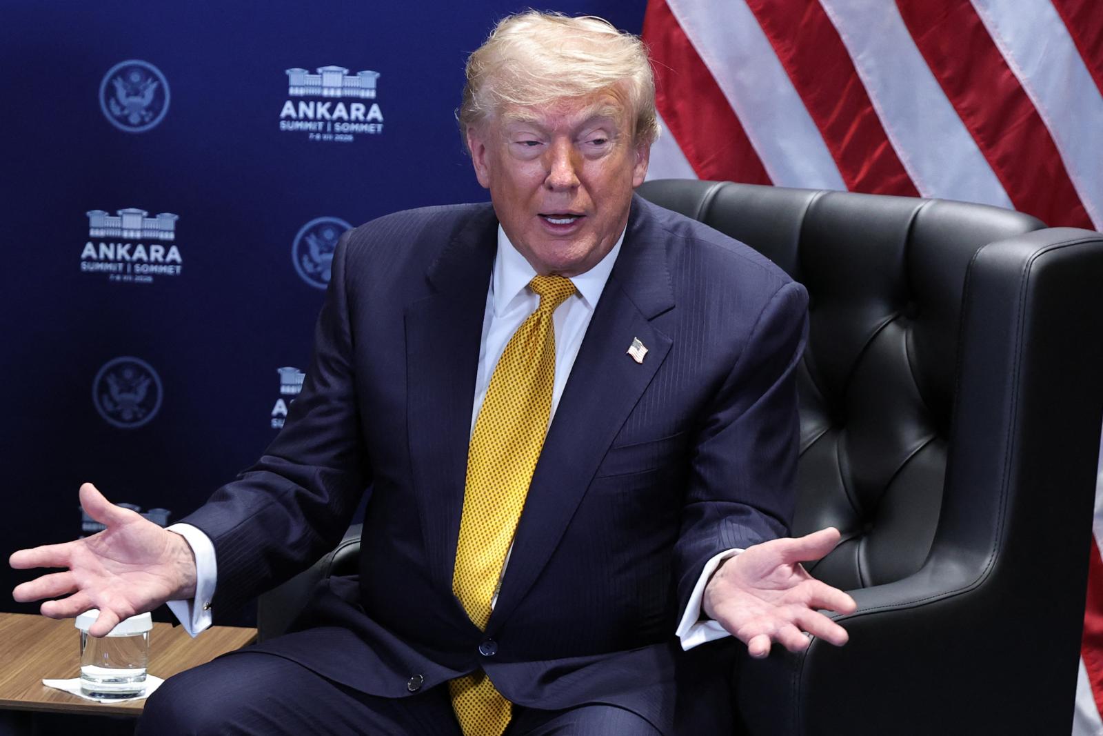 Donald Trump a NATO-csúcson jelentette be, hogy vége a tűzszünetnek Iránban