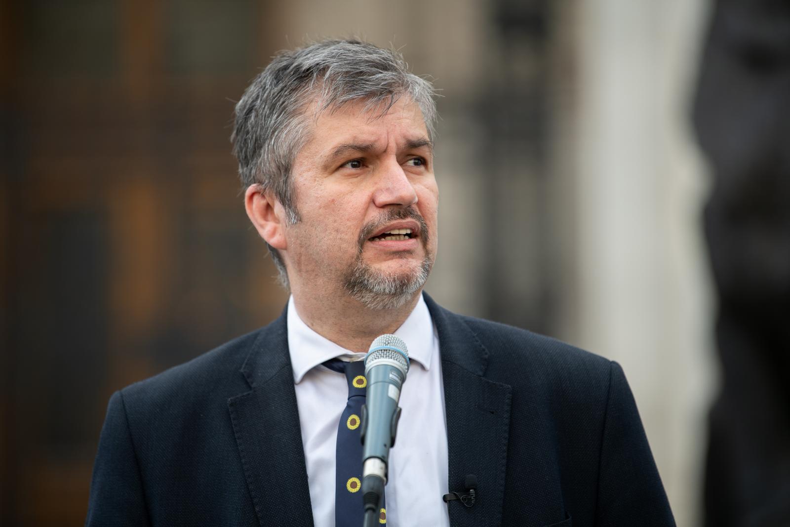 Hadházy Ákos feljelentést tett a Tiborcz-féle tőzsdei machináció gyanúja miatt