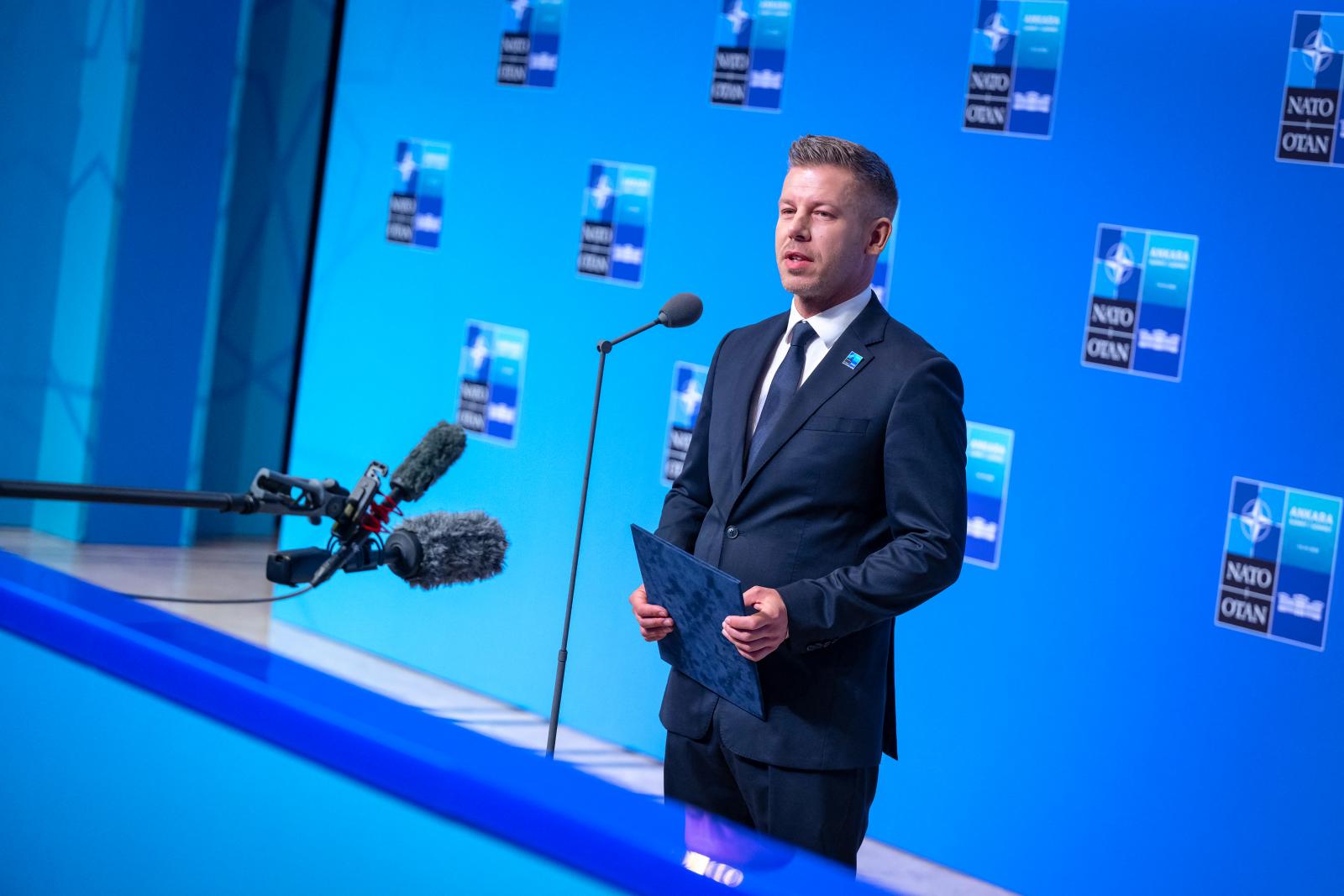Magyar Péter: Magyarország 2035-ig növeli a védelmi kiadásait