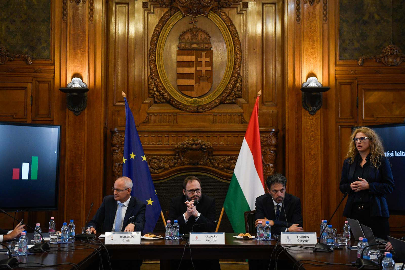 Átvilágították az Orbán-kormány költségvetését, a Tisza hatalomra kerülése nélkül 8,3 százalék lenne a nagyrészt rossz politikai döntések okozta hiány