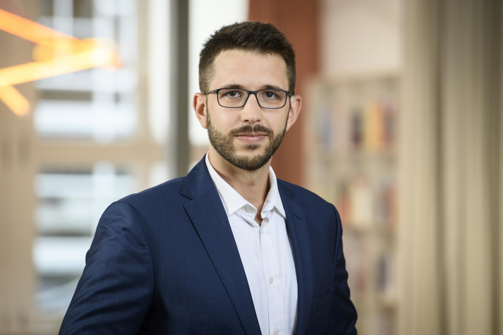 Grzegorz Stec, a Mercator Kína-tanulmányok Intézet vezető elemzője szerint az értéklánc egyre magasabb szintjein érkezik a verseny Kína felől