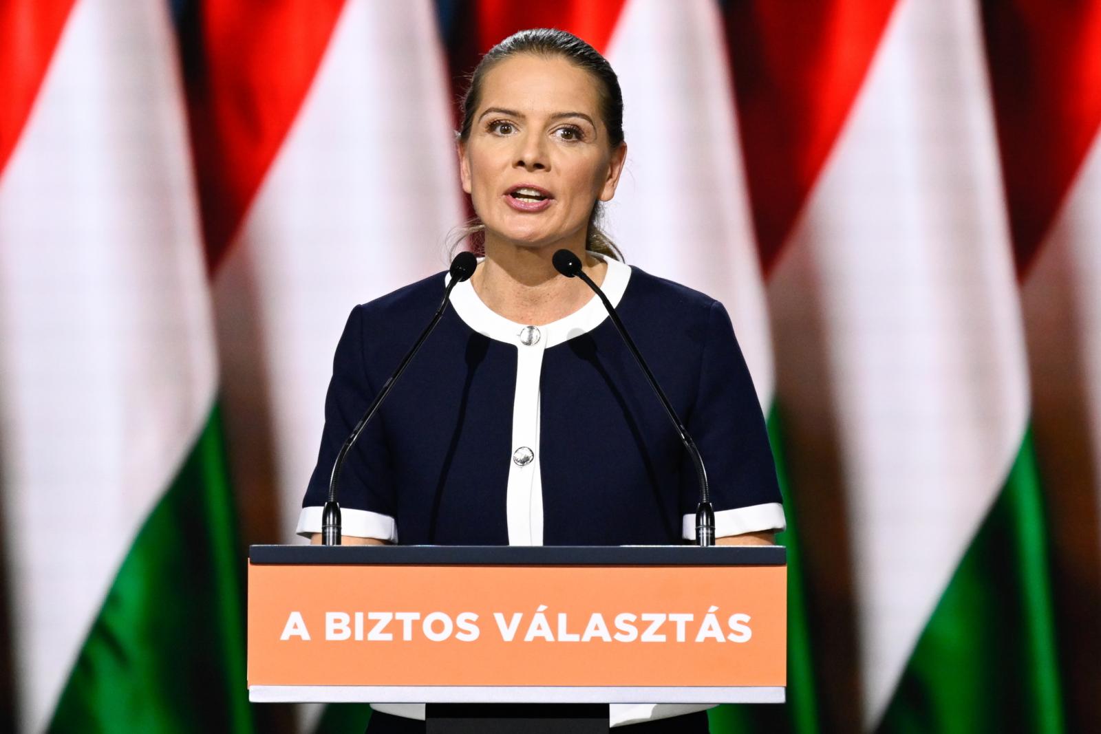 Öt év alatt több mint másfél milliárd forinttal támogatta a Rogán-féle Miniszterelnöki Kabinetiroda a Király Nórához köthető civil szervezeteket