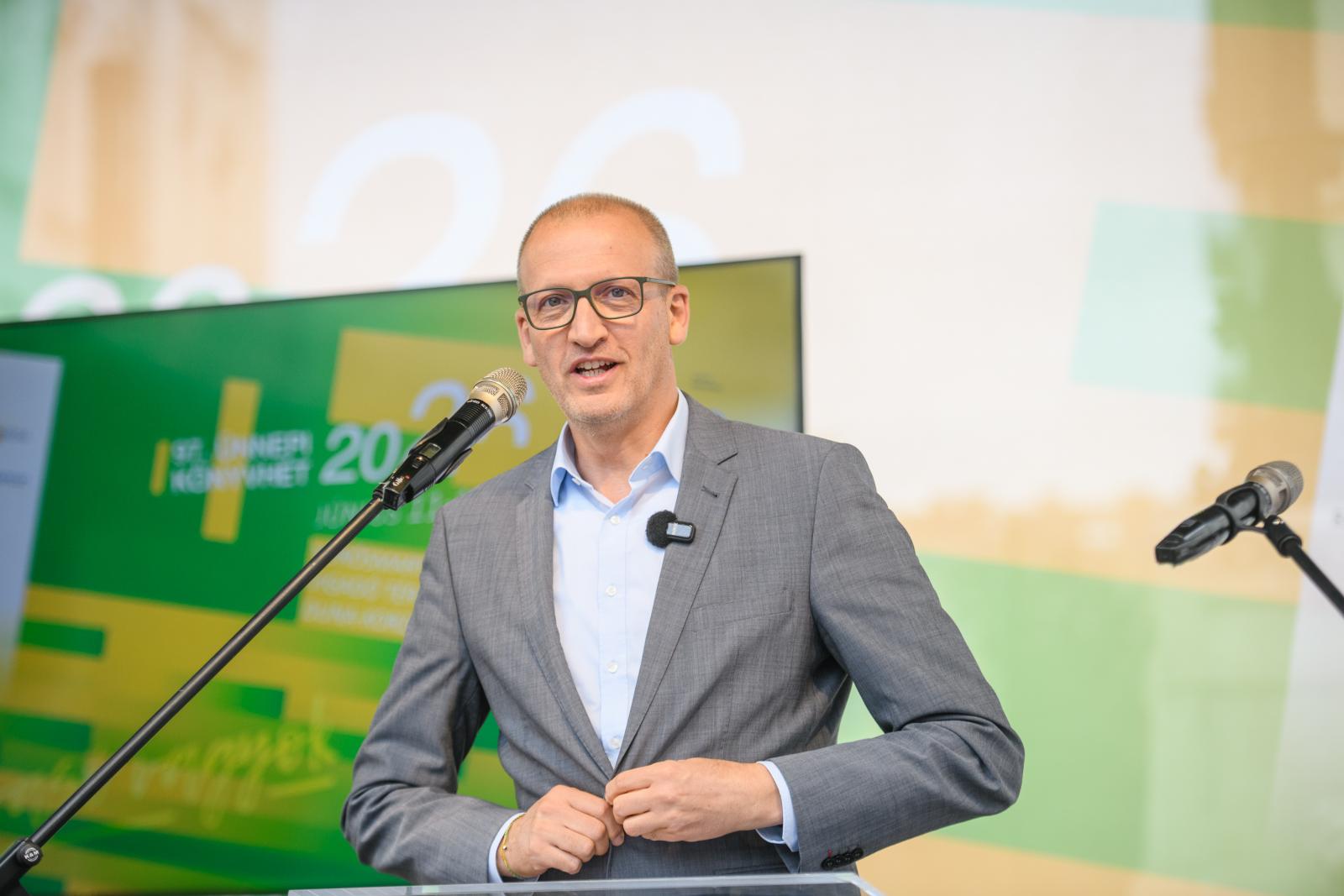 Jogerősen kimondta a bíróság, hogy politikailag motivált döntés alapján rúgták ki Tarr Zoltánt az utolsó civil munkahelyéről