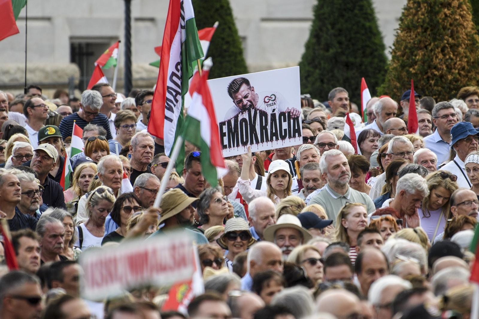 Önkény, ima, lemondás – Galéria a Fidesz tüntetéséről