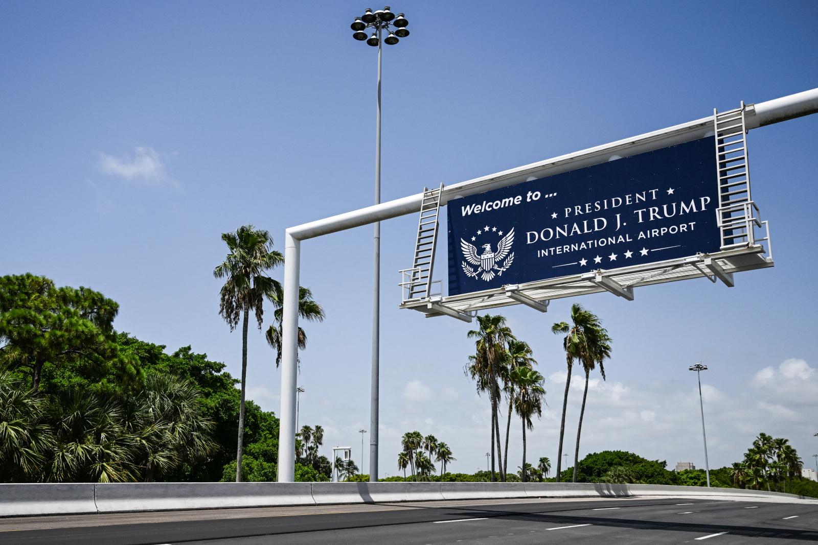 Ezentúl Donald Trump nevét viseli a Palm Beach-i nemzetközi repülőtér