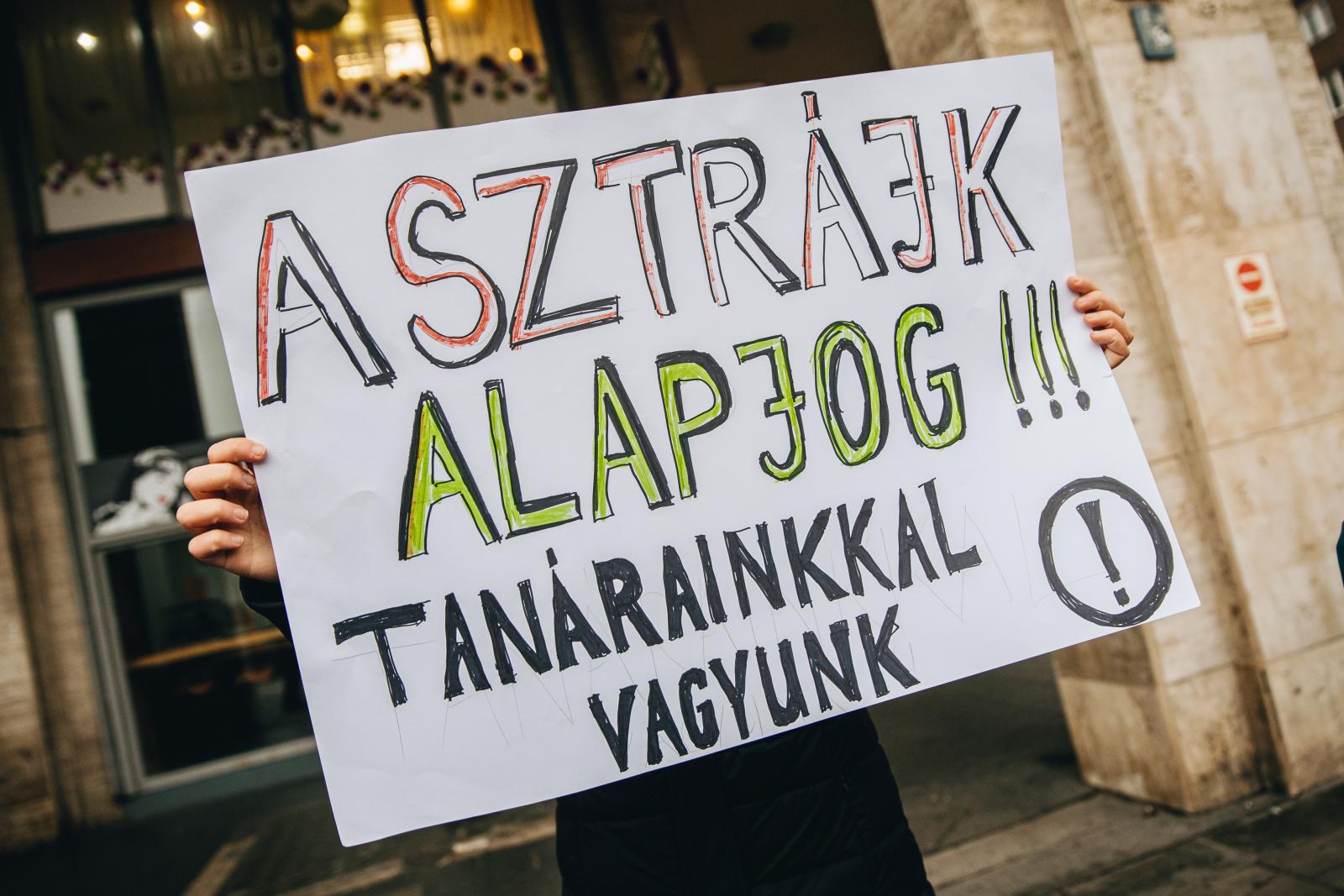 Szabadabban sztrájkolhatnak majd a tanárok, de még mindig vannak vitás kérdések a szakszervezetek és a minisztérium között