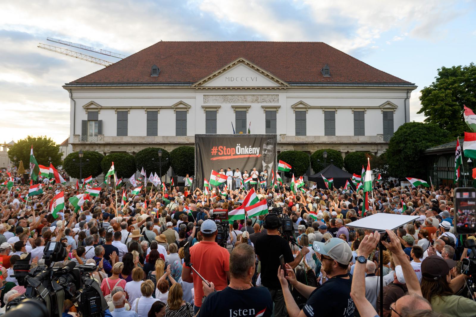 Csak három embert igazoltattak a fideszes „Stop önkény!” demonstráción, a BRFK nem becsül létszámot