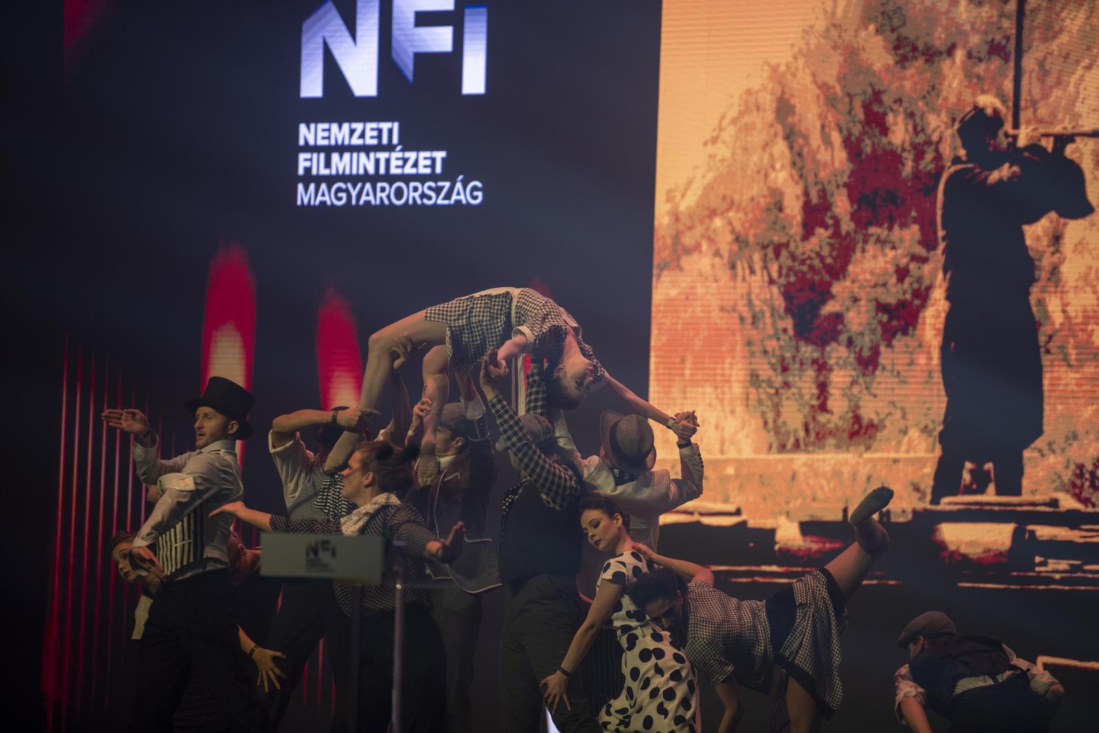Pataki Ági, Ugrin Julianna és Pál Ákos az NFI ideiglenes igazgatóságában