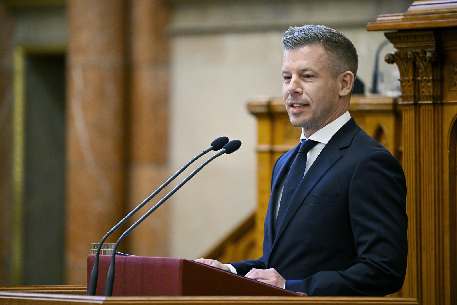 Tizenhat évre csökkentené a választójogi korhatárt Magyar Péter, mert ma a 18 év alattiak túlnyomó része is elég tájékozott már