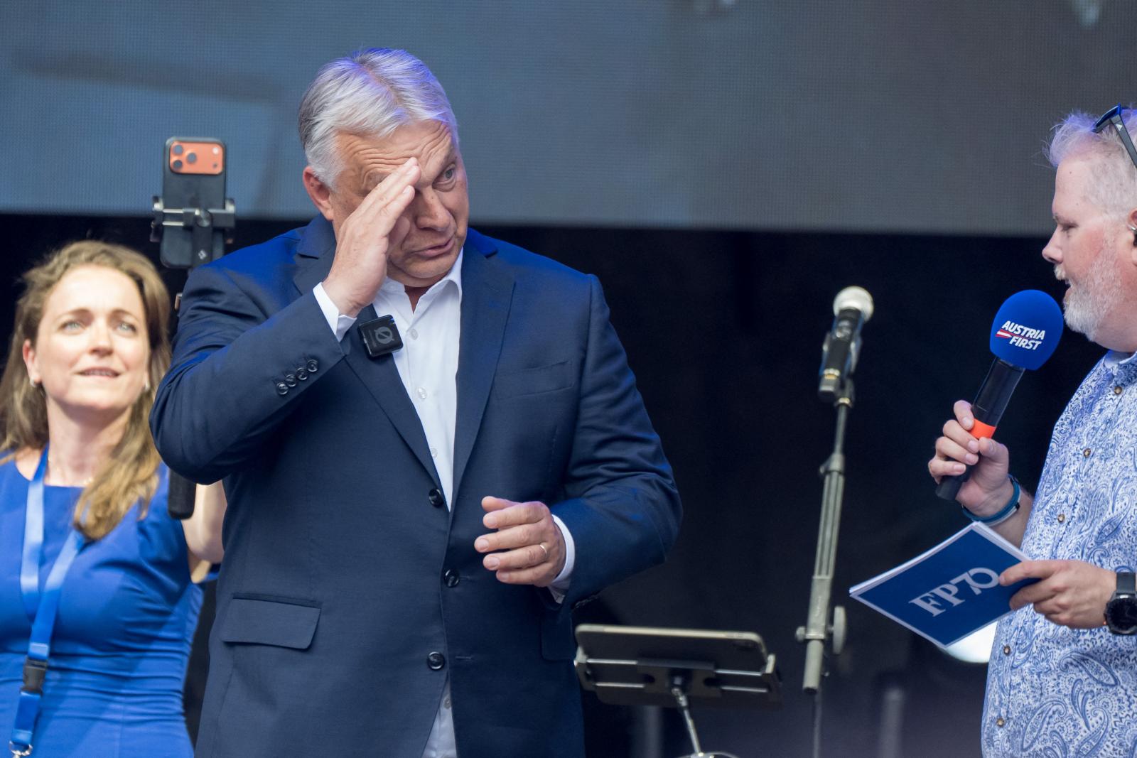 A Fidesz vár, amíg Orbán Viktor meccset néz, csak jövő kedden választja meg az új parlamenti frakcióvezetőt