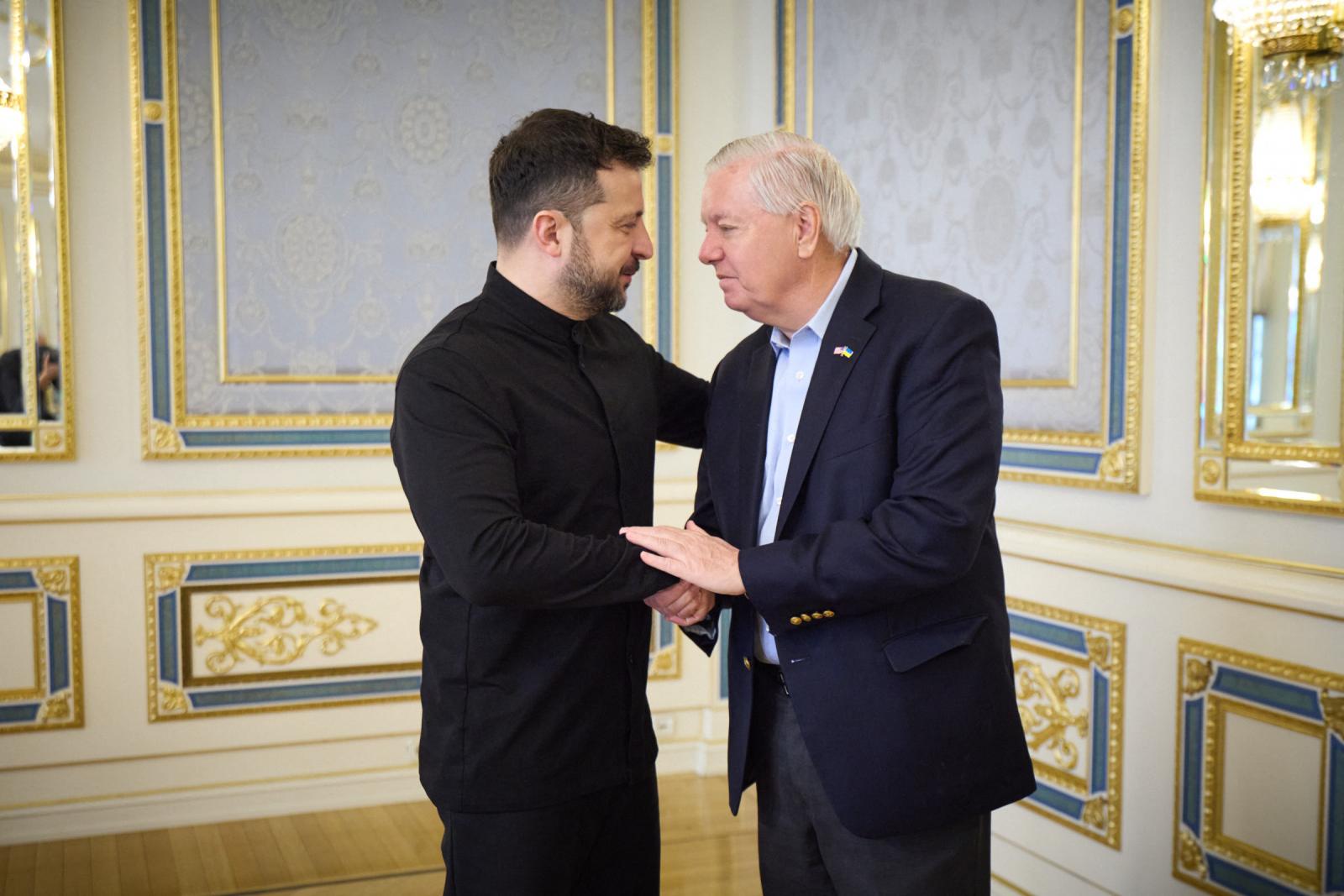 Kedélyes mosoly és egy sor háború, avagy Lindsey Graham karrierje bombákkal volt kikövezve