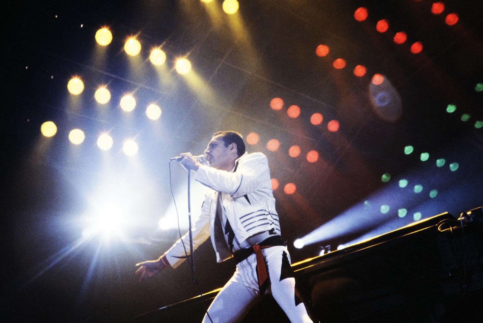 Balatonszemesen felállítják a világ harmadik köztéri Freddie Mercury-szobrát