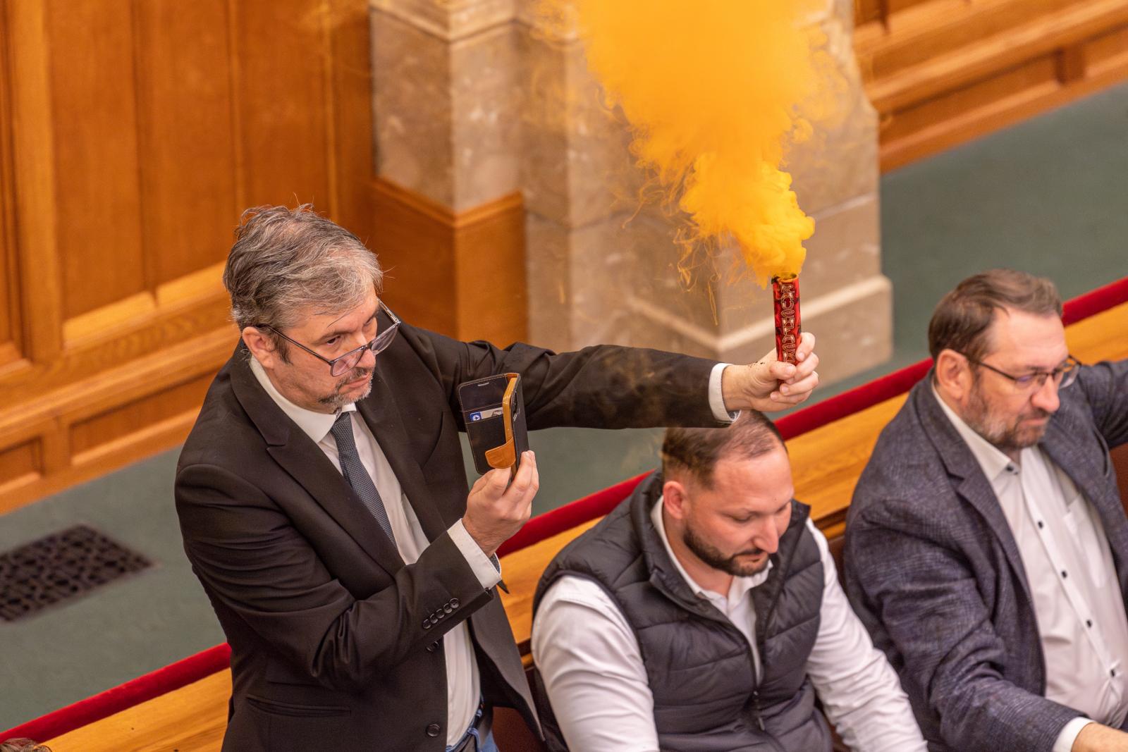 Hadházy Ákos: A mandátumkorlátozás felesleges és gáz, tegnaptól másodrangú állampolgár vagyok a hazámban