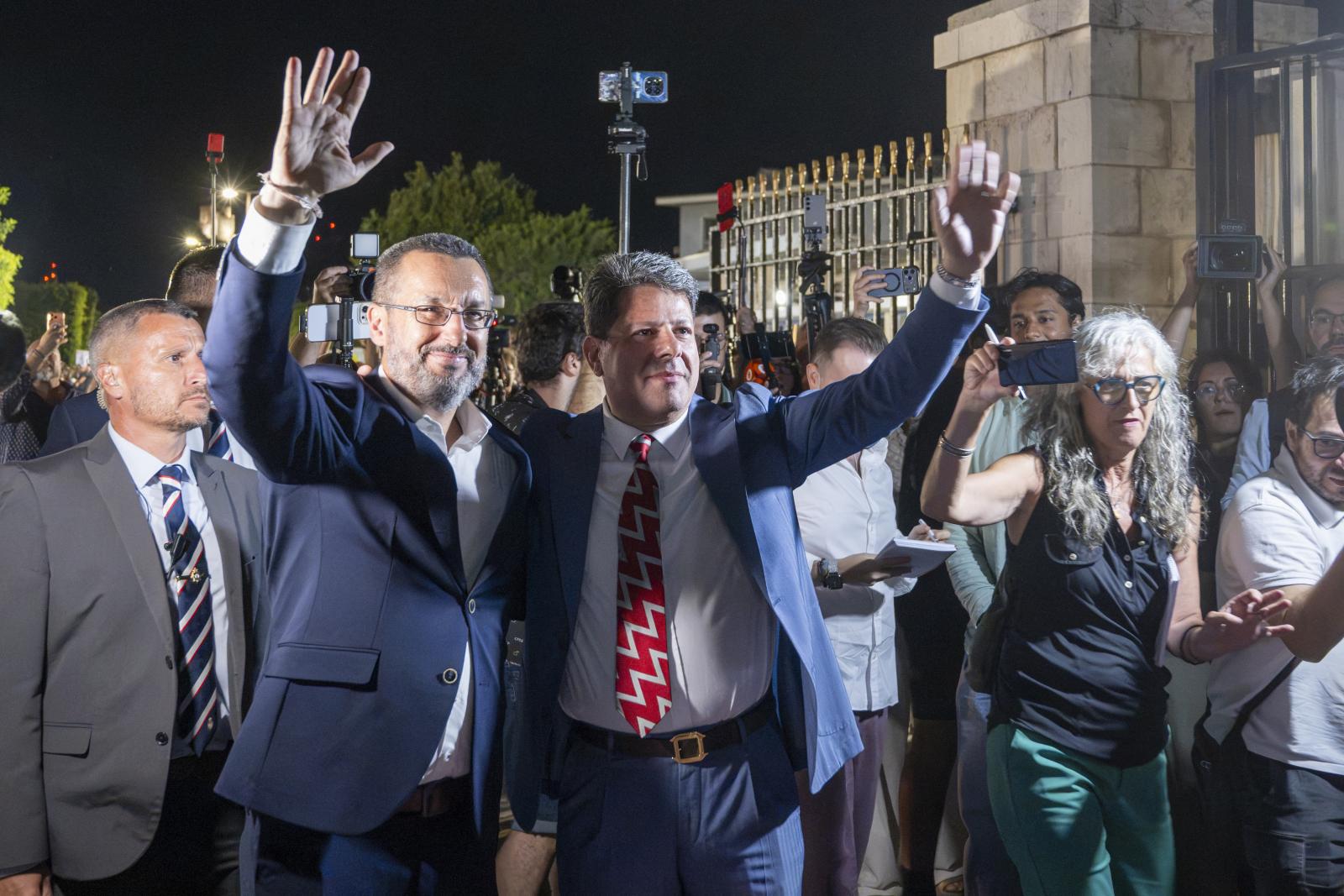 Fabian Picardo és Juan Franco áthalad a határon július 15-én 0 órakor
