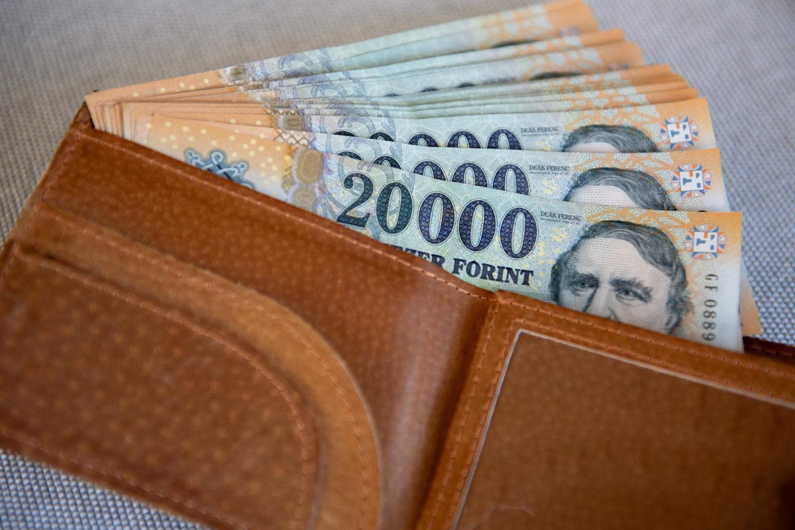 Továbbra is kirobbanó erőben a keresetnövekedés