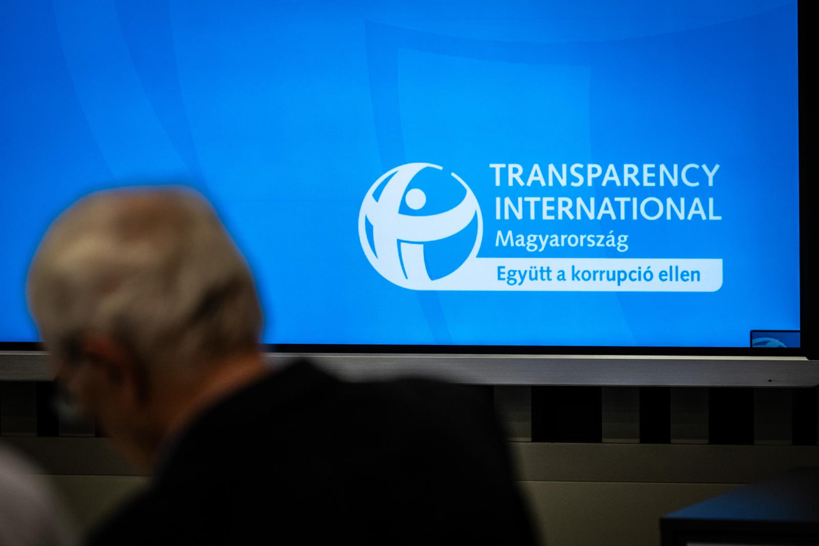 281 milliárd forintnyi állami befektetés miatt büntetőfeljelentést tett a Transparency International Magyarország