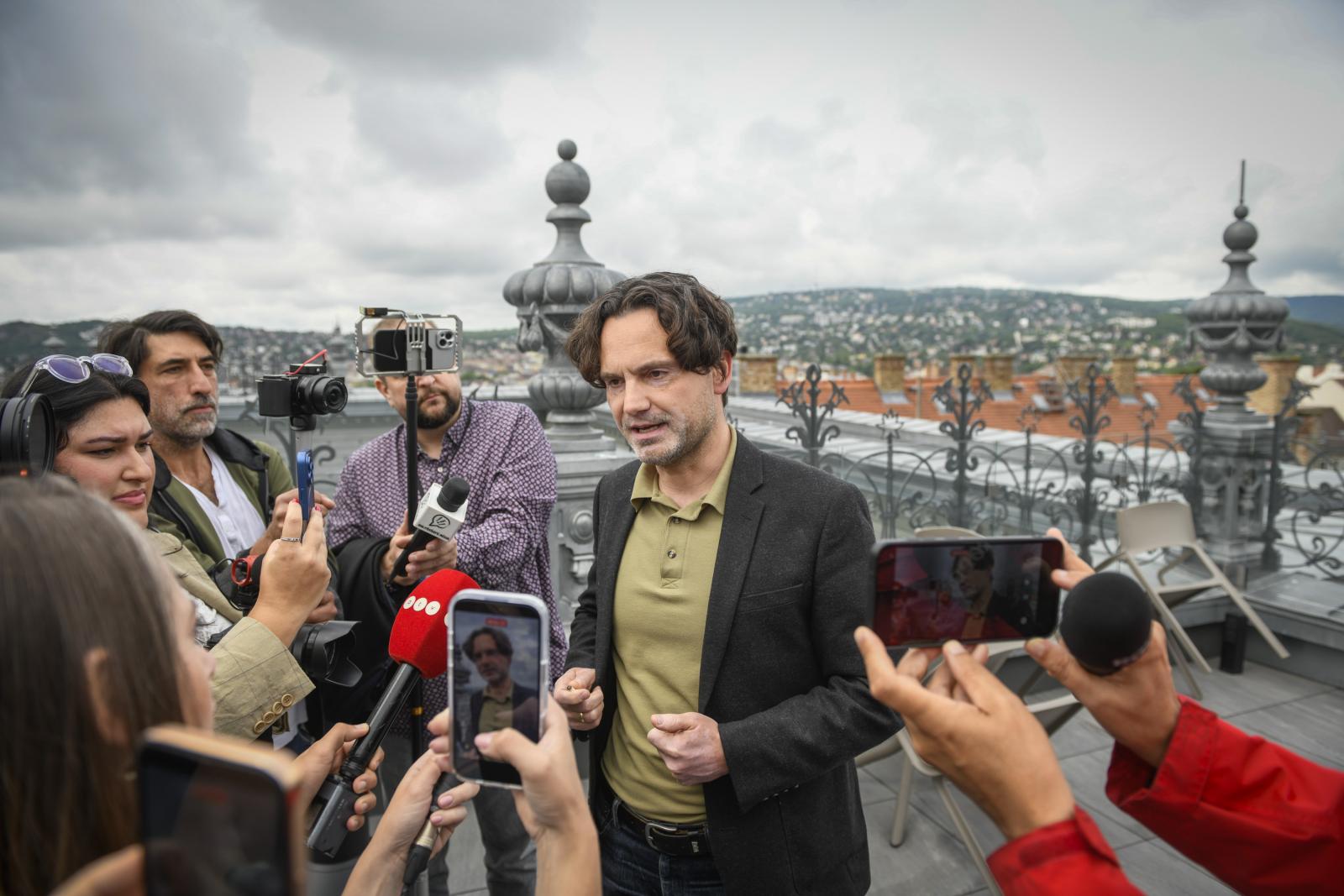 Havasi Bertalan emlékeztette az új utakat kereső Ferencz Orsolyát és Navracsics Tibort, hogy a Fidesz politikai felelősségében is osztoznak