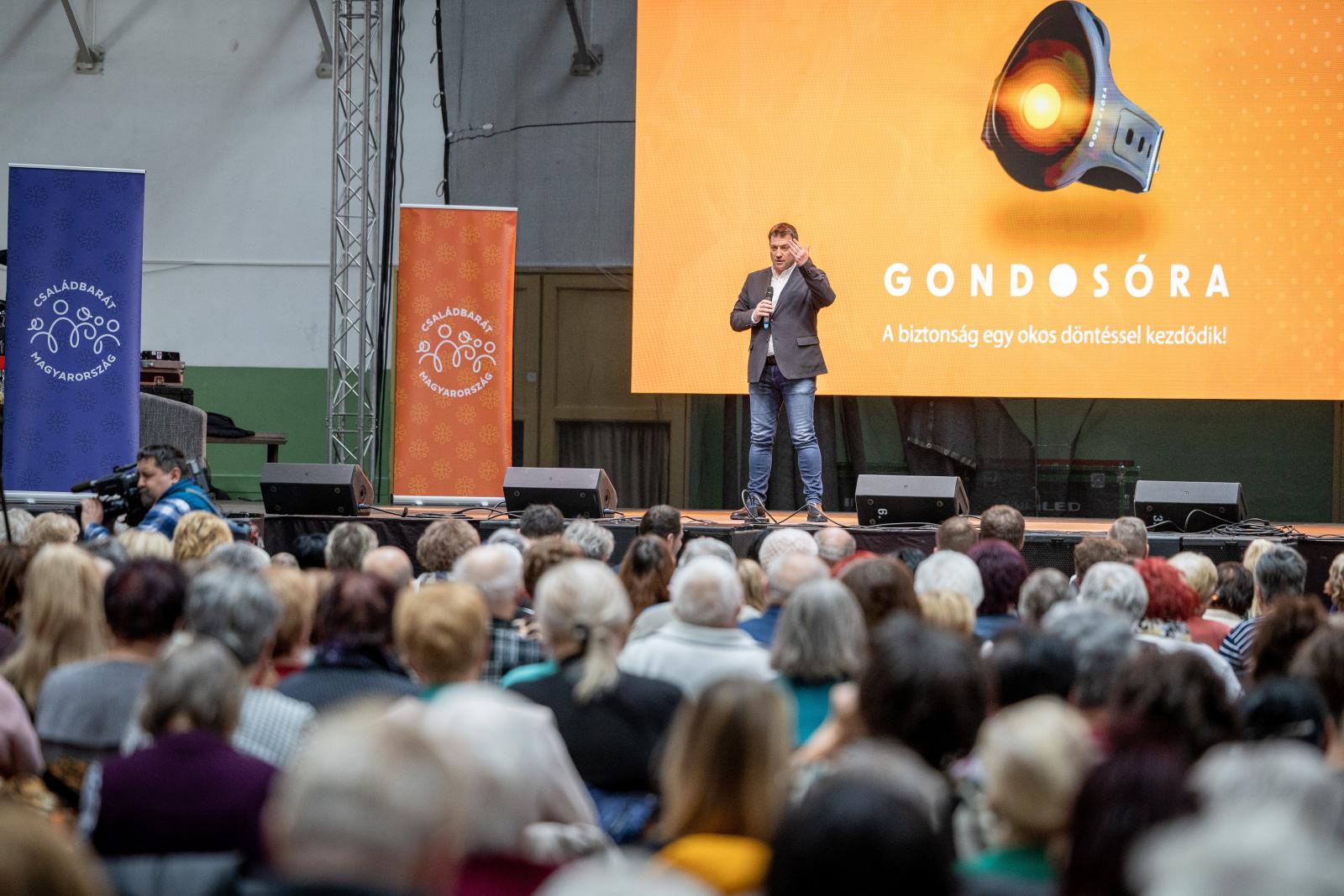 Feljelentést tett a Gondosóra program ügyében az Integritás Hatóság