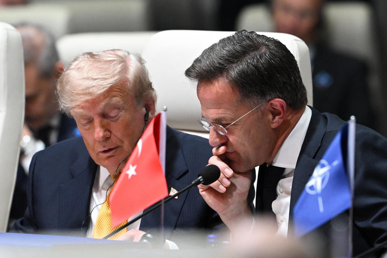 Ankarai NATO-csúcs: Donald Trumpnak hízelegni értelmetlen, a katonai együttműködés az ukránokkal viszont magyar nemzeti érdek lenne