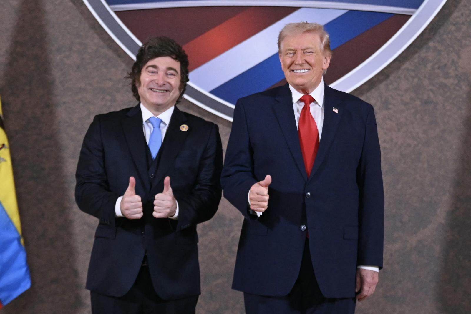 Donald Trump ott lesz a világbajnokság döntőjén, az argentin elnök babonából nem megy el