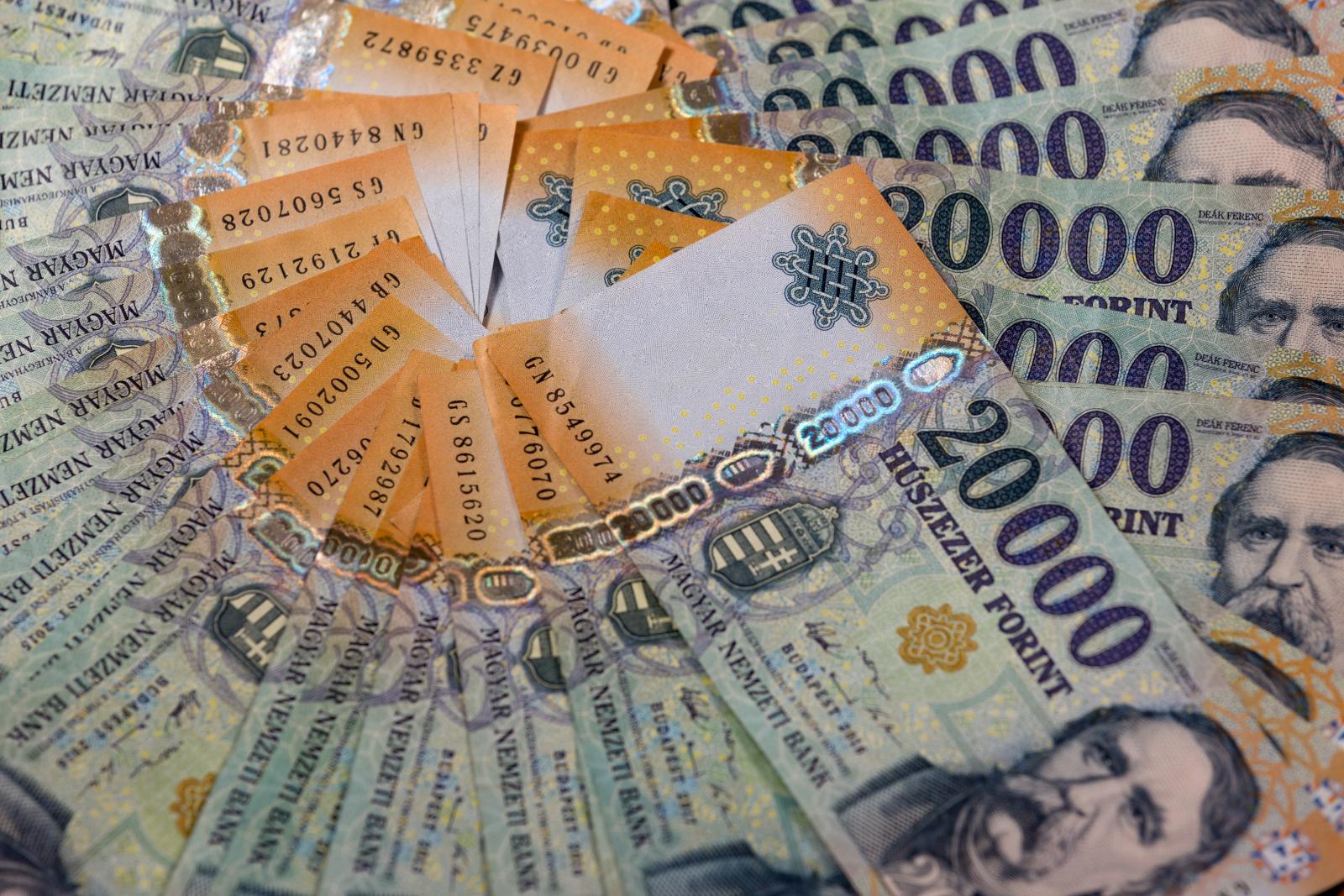 Gyanúsított lett a Debrecenben a kormányhivatali alkalmazottat megvesztegető vállalkozó is