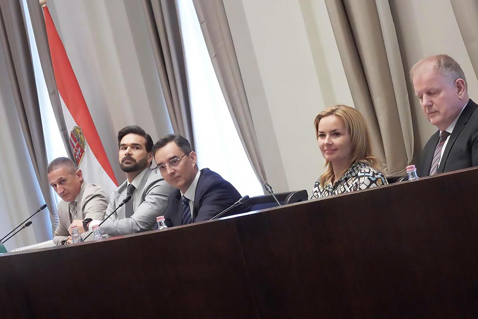 Elég volt az ezerforintos beugró, Debrecenben is fideszes kampánycélokra osztogatták az NKA-támogatást