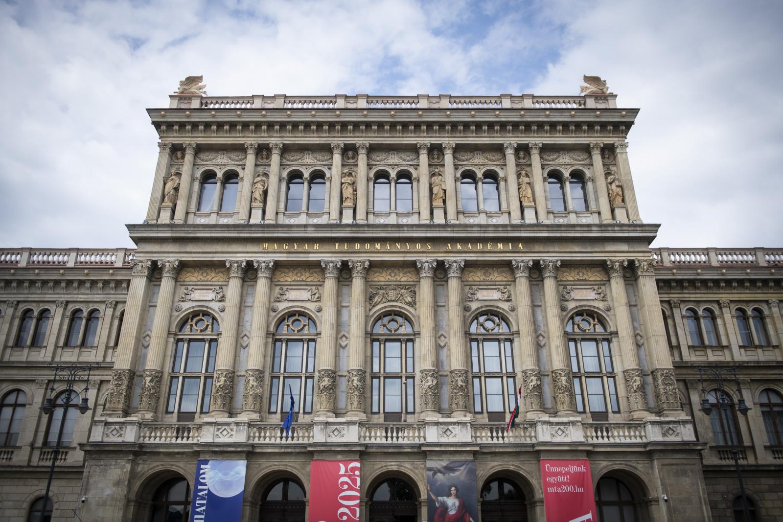 Október végére az MTA alá kerülhet az egységes kutatóhálózat