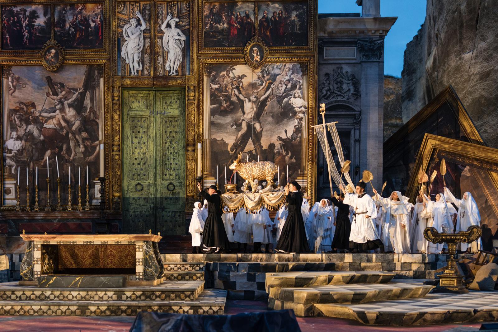 Tosca a kőfejtőben, arccal a spiritualitás felé