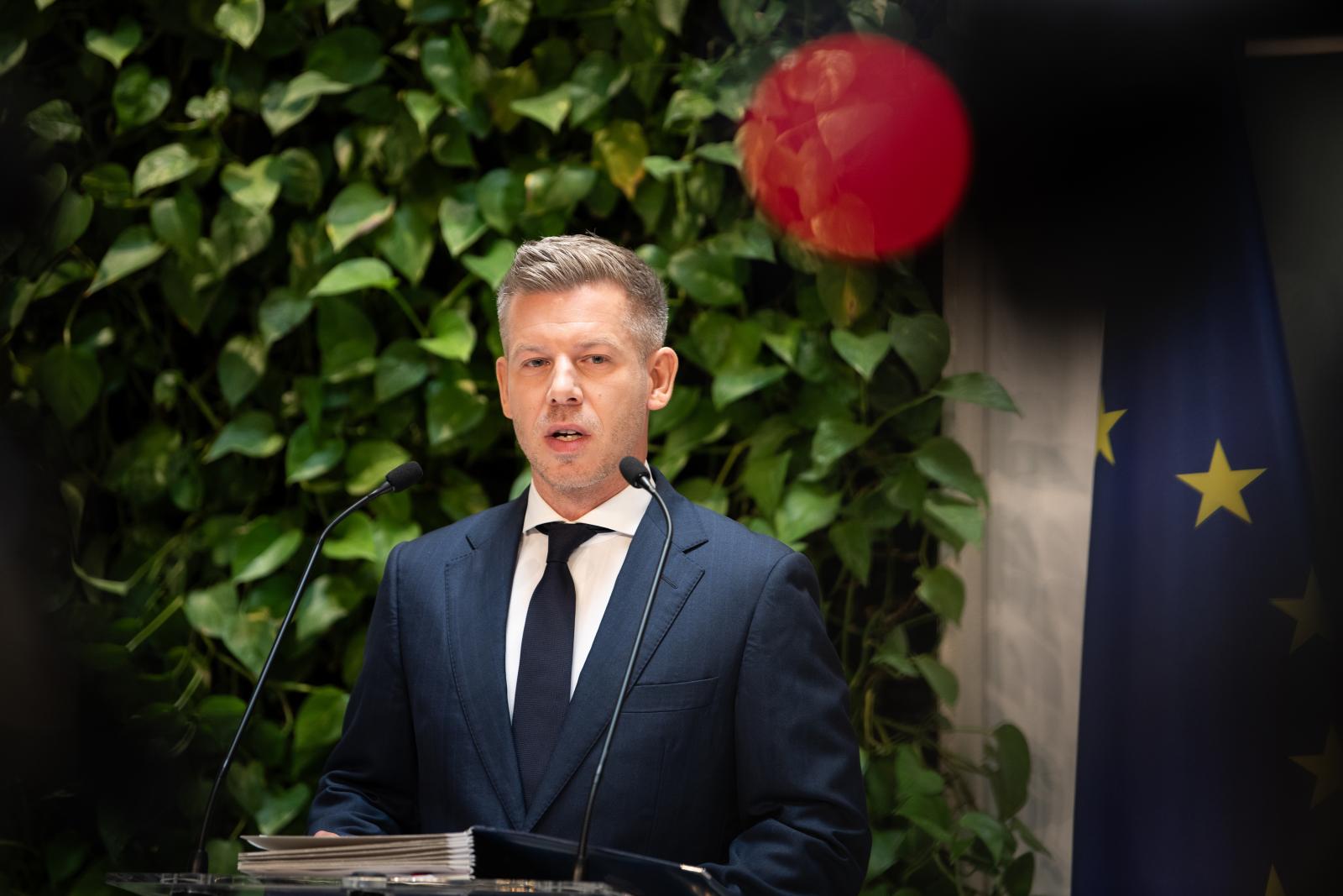 Magyar Péter bejelentette, melyik adónemeket törlik el, bezárják a kiskapukat