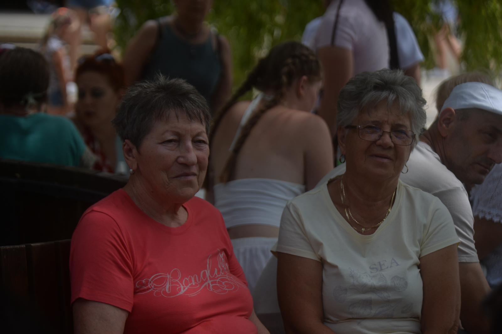 Magyar Irén és Vida Júlia Felvidékről érkezett a völgybe, kalapot kaptak, kávét nem
