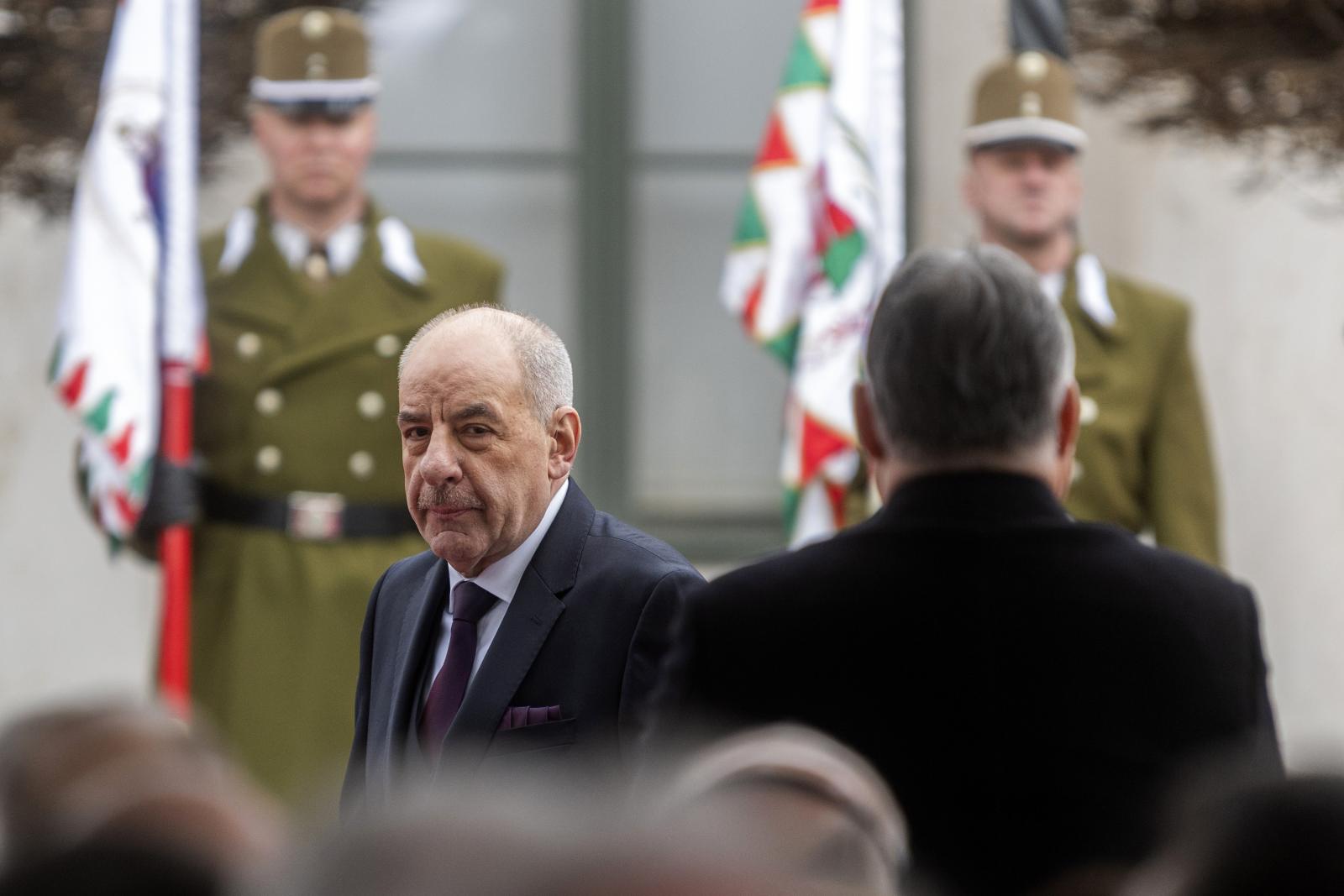 Megkérdeztük, a Fidesz kérte-e Sulyok Tamástól, hogy ne írja alá a saját elmozdítását, de Havasi Bertalan nem válaszolt