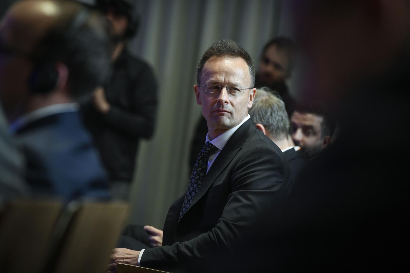 Szijjártó Péter felhívta Botka Lászlót, hogy elmondja, nem lesz köze a BYD magyarországi beruházásaihoz