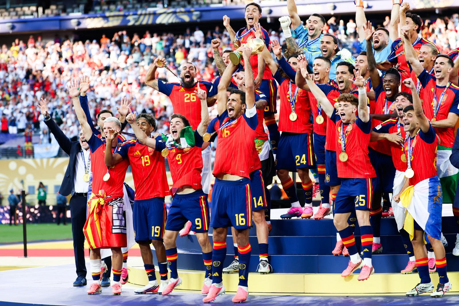 Ez is történelem: huszonegyedik századi spanyol hódítás a tengeren túl