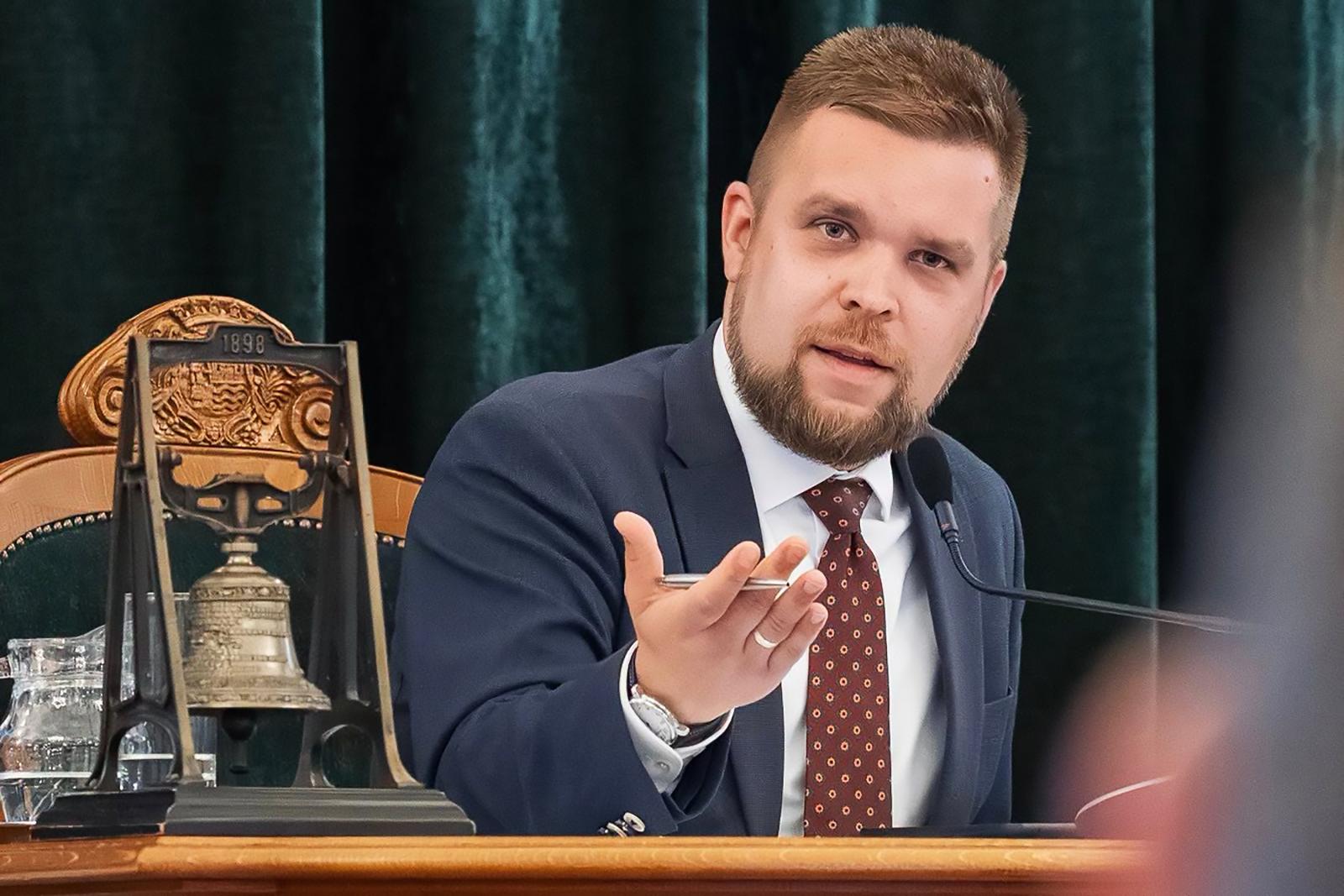 Győr alkotmányjogi panaszt nyújt be a szolidaritási hozzájárulás miatt