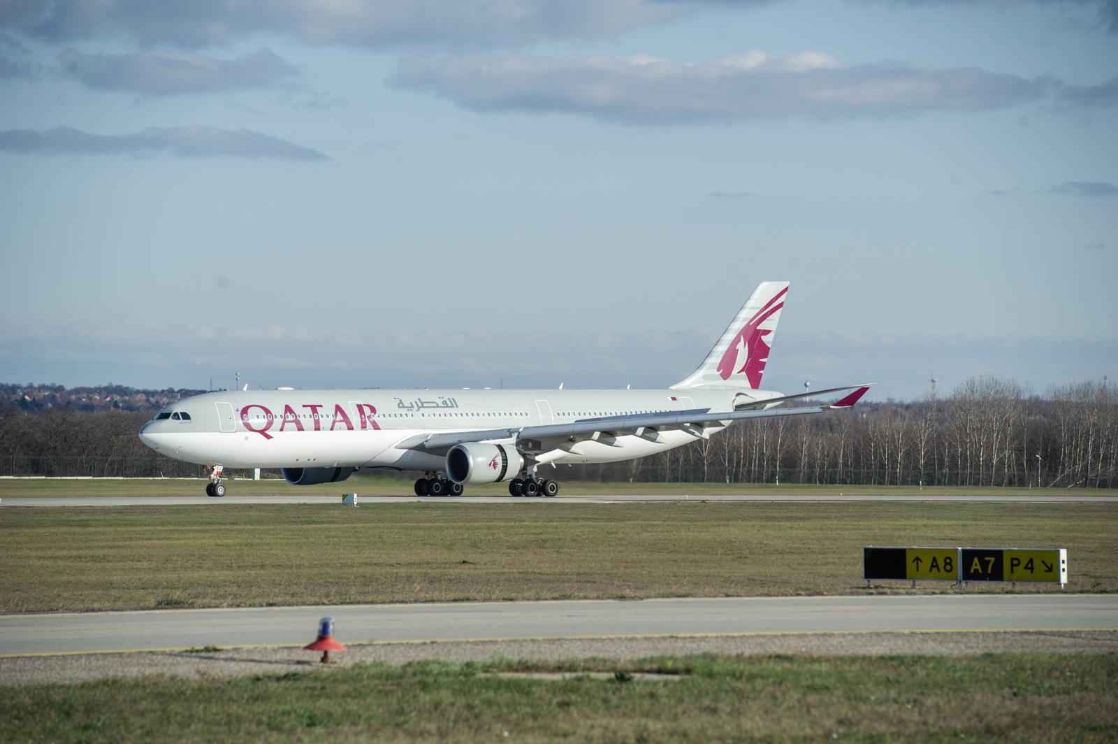 Rosszul lett egy utas, Budapesten szállt le a Qatar Airways Frankfurtba tartó járata